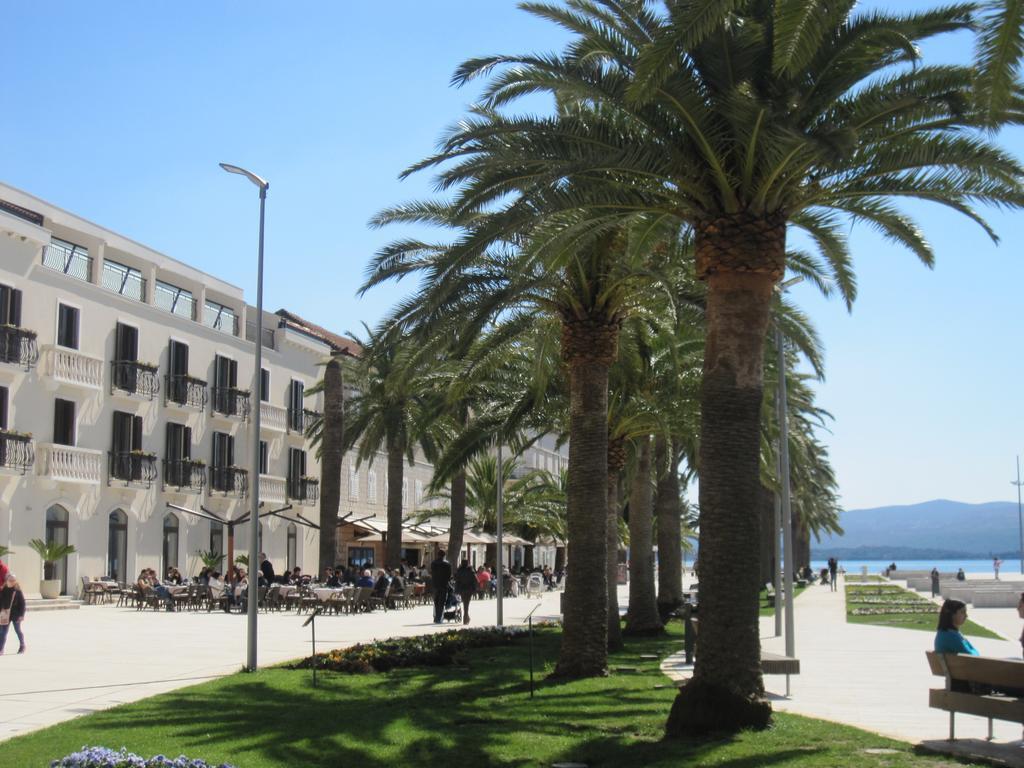 Apartments City Center Tivat Exteriör bild