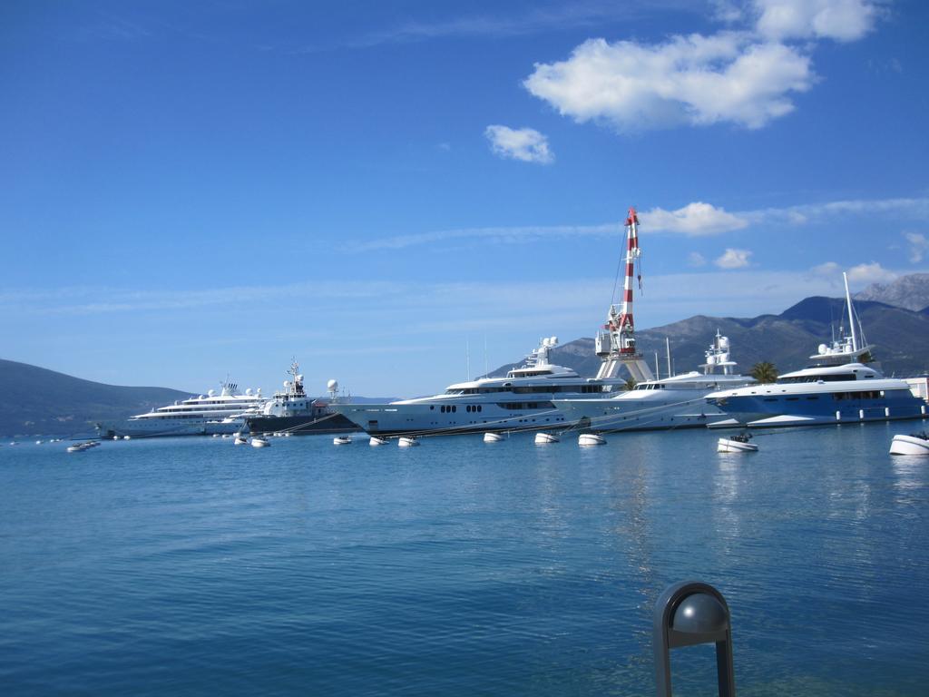 Apartments City Center Tivat Exteriör bild