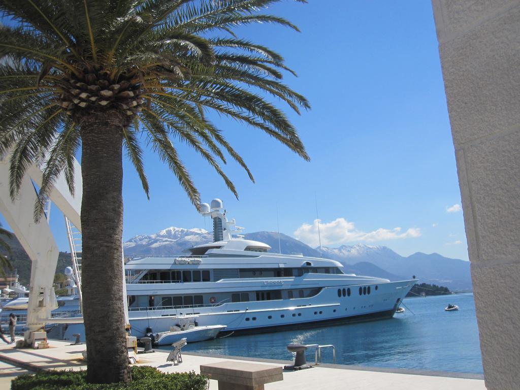 Apartments City Center Tivat Exteriör bild