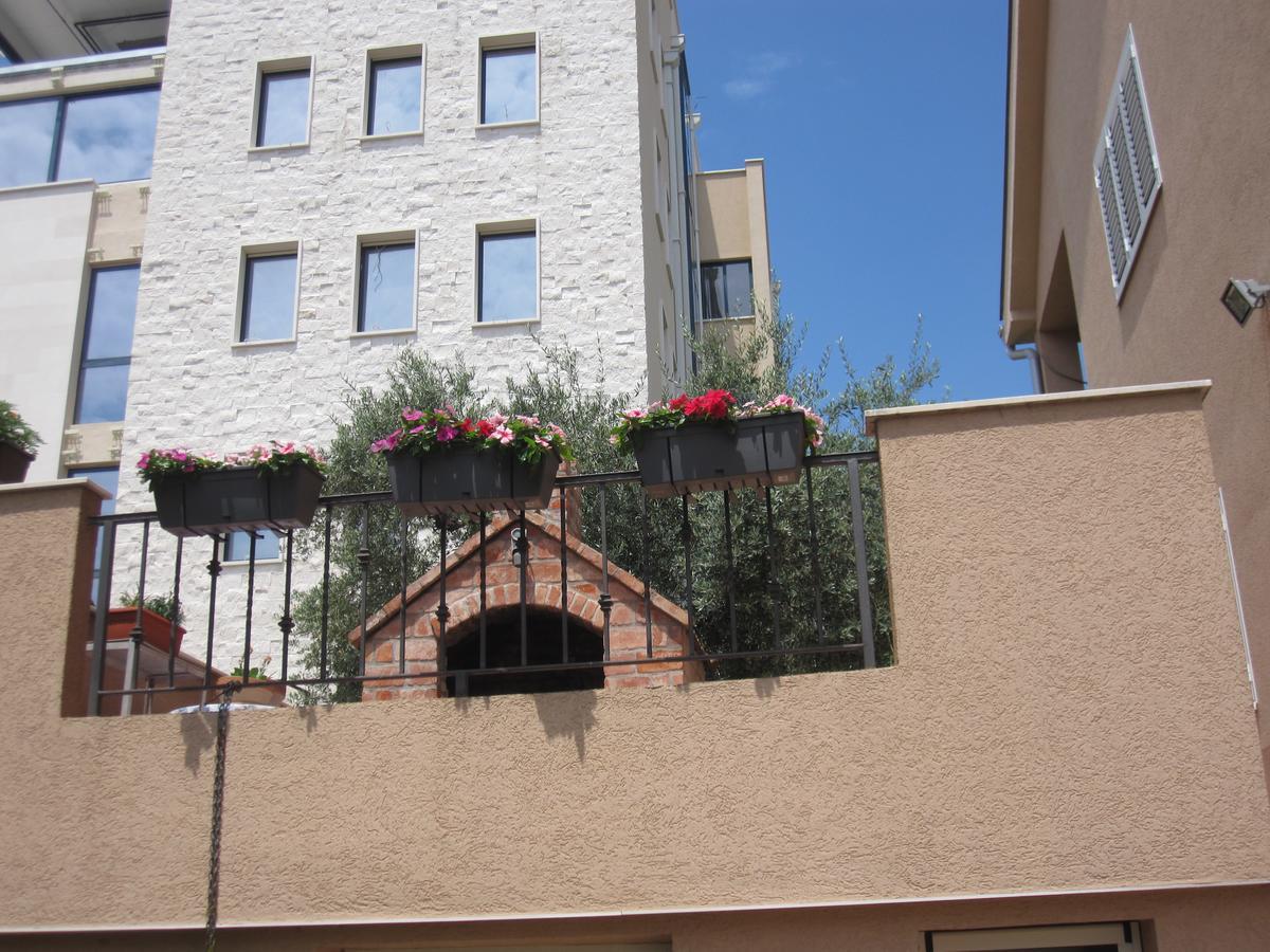 Apartments City Center Tivat Exteriör bild