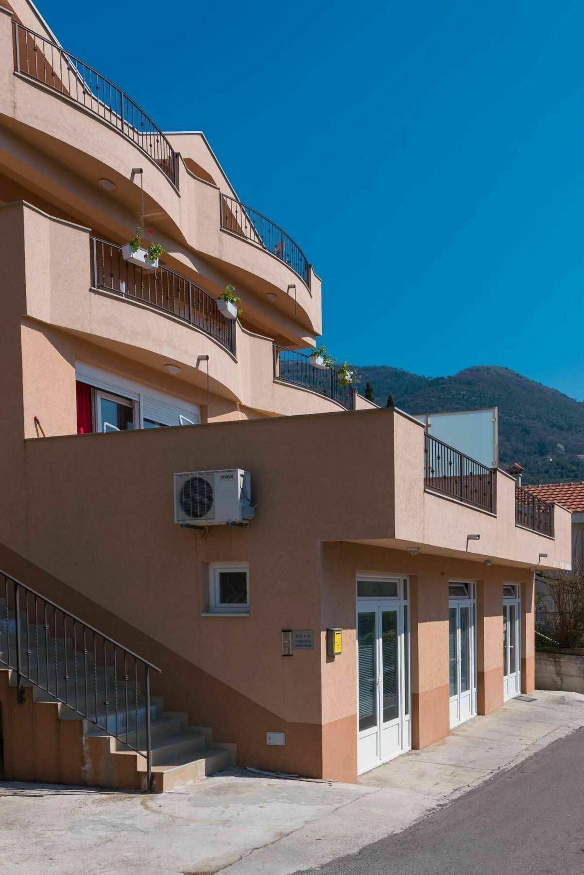 Apartments City Center Tivat Exteriör bild